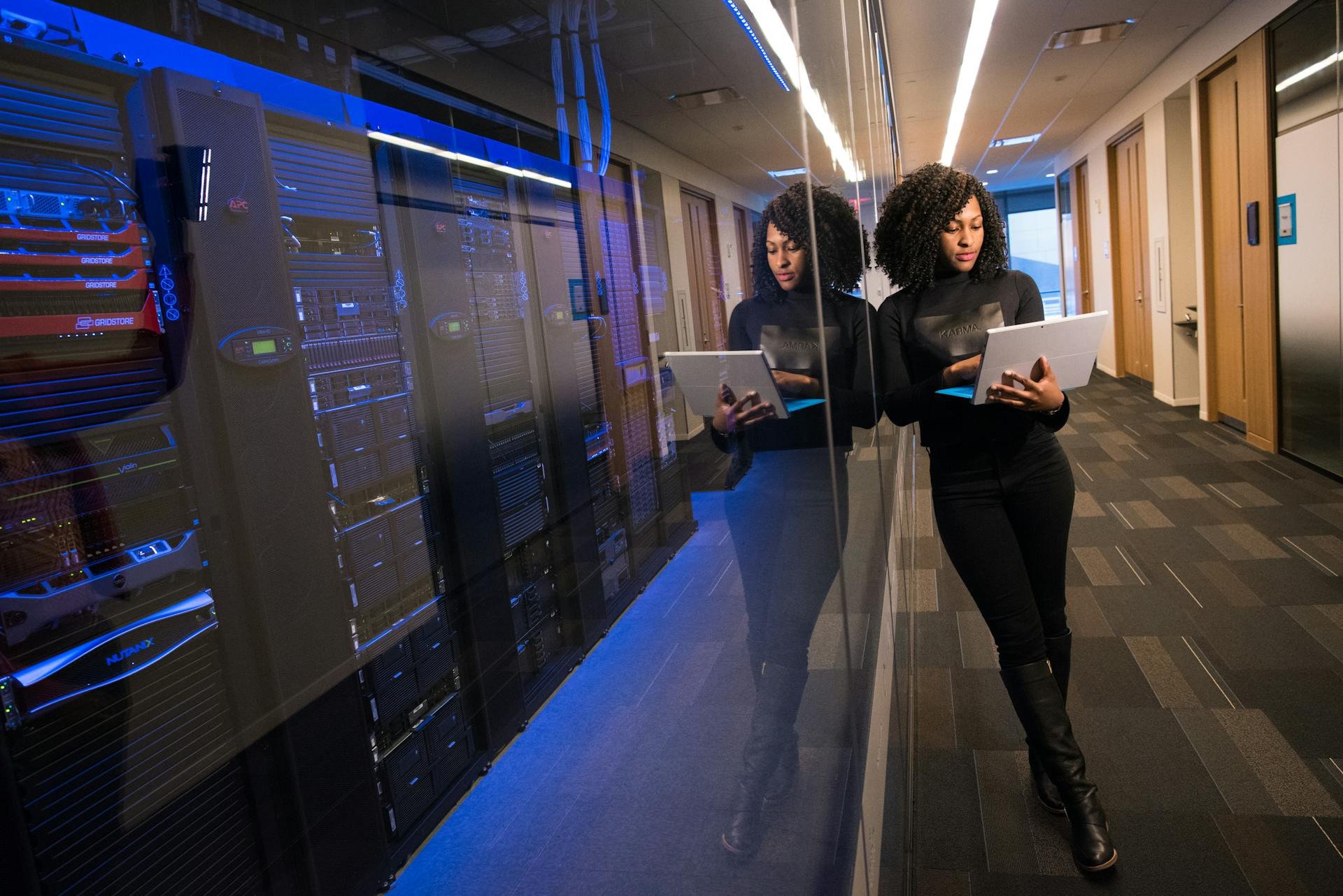 Beveilig uw kritieke infrastructuur met Armatis. Wij bieden gespecialiseerde beveiligingsoplossingen voor industrie en data centers. Maximale veiligheid 24/7.