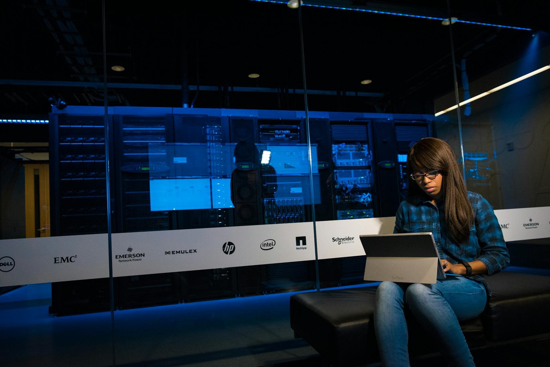 Beveilig uw kritieke infrastructuur met Armatis. Wij bieden gespecialiseerde beveiligingsoplossingen voor industrie en data centers. Maximale veiligheid 24/7.